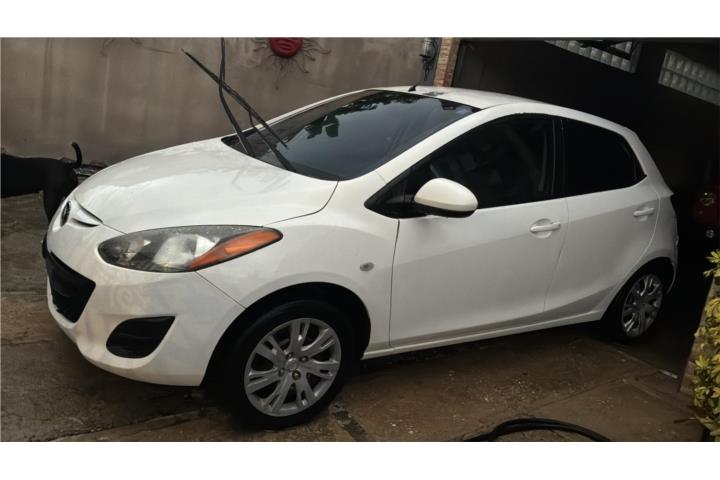 ***MAZDA 2 CON AIRE AUTOMÁTICA CON MALVETE***