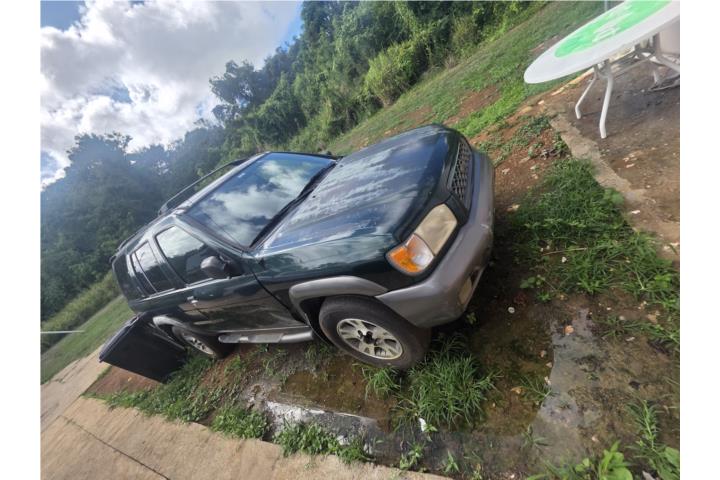 Guagua Nissan Pathfinder 2000