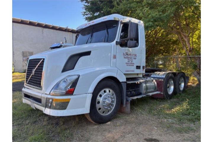 2005 Remolcador Volvo VNL D12