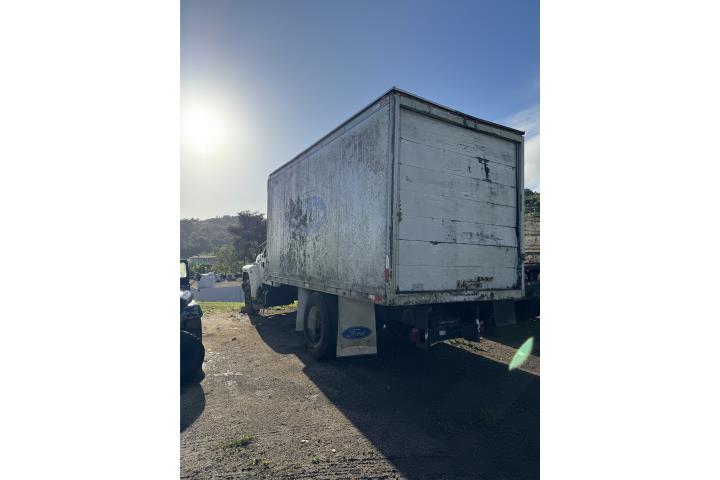 Para piezas Ford gasolina $3,000