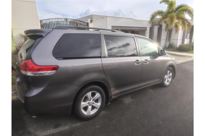 Sienna 2012 LE