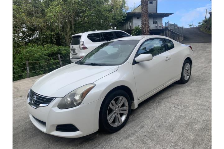 Nissan Altima 4 cilindros automático