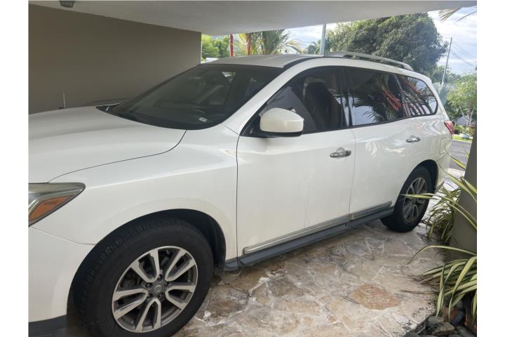 2013 Nissan Pathfinder SL en piel