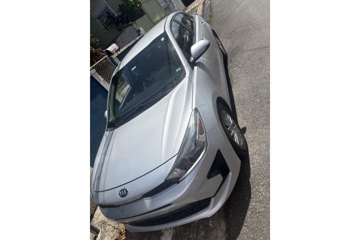 Kia Rio 2021 en excelente condición