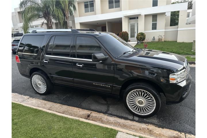 LINCOLN NAVIGATOR 2014 LUXURI CAR