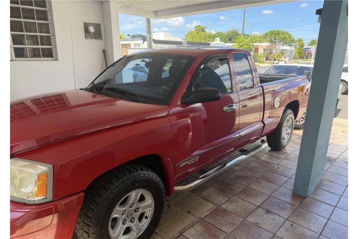 Dodge RAM Dakota 4x4 2007 cabina y media