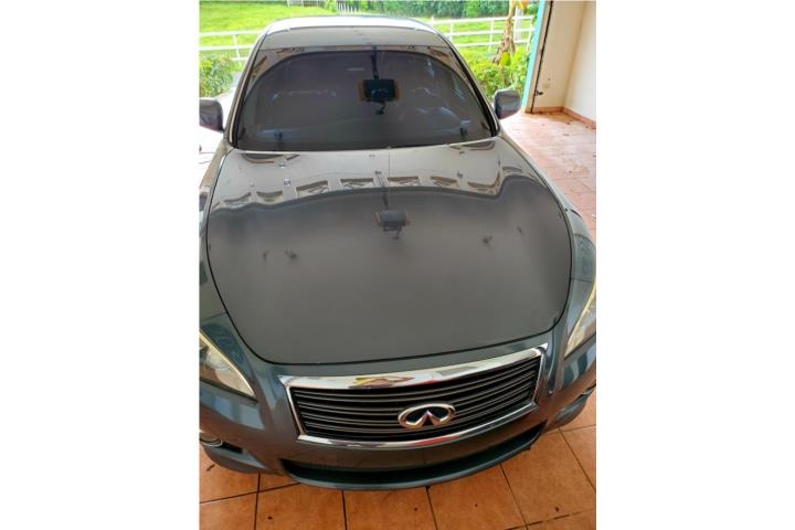 INFINITI M37/Q70 2012