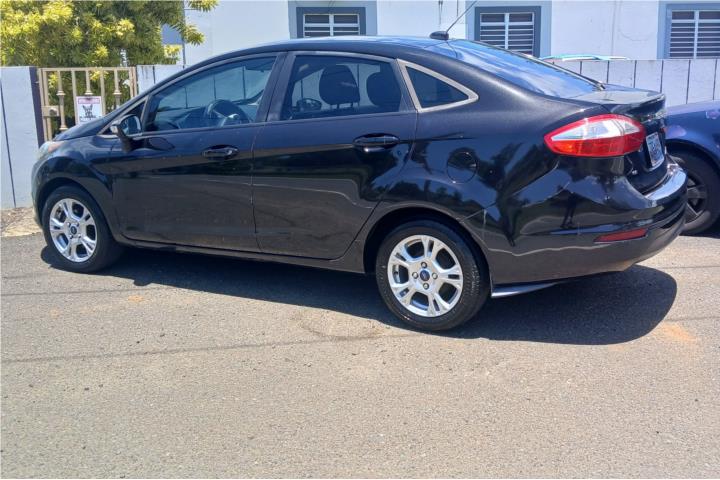 Se vende ford fiesta 2015