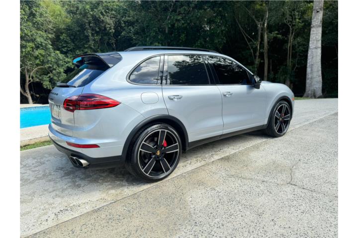 Porsche Cayenne Turbo 2015