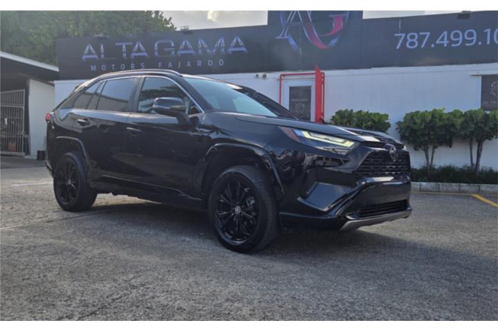 Toyota RAV4 Hybrid SE 2025. 13,697 millas.