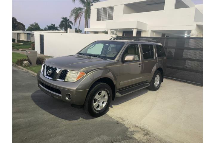 NISSAN PATHFINDER SE CON 94 MIL MILLAS