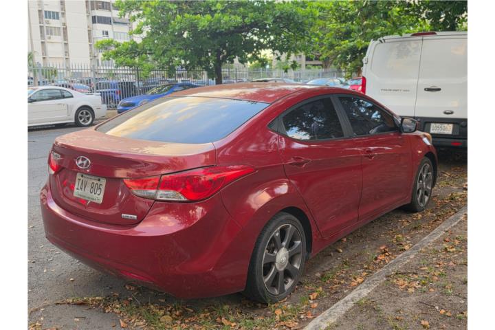 Hyundai Elantra Touring 2013, Rojo y cuero