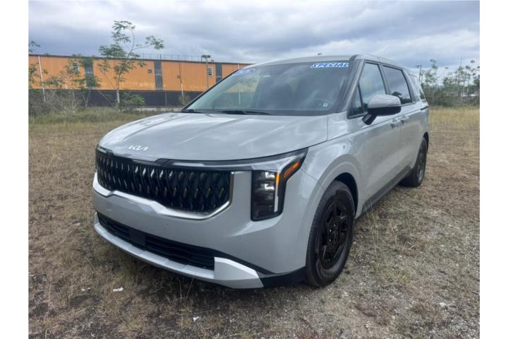 Kia Carnival 2026 $ 48,995 pocas millas
