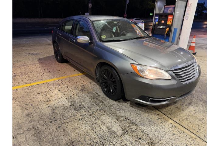 Chrysler 200 2013 $2800