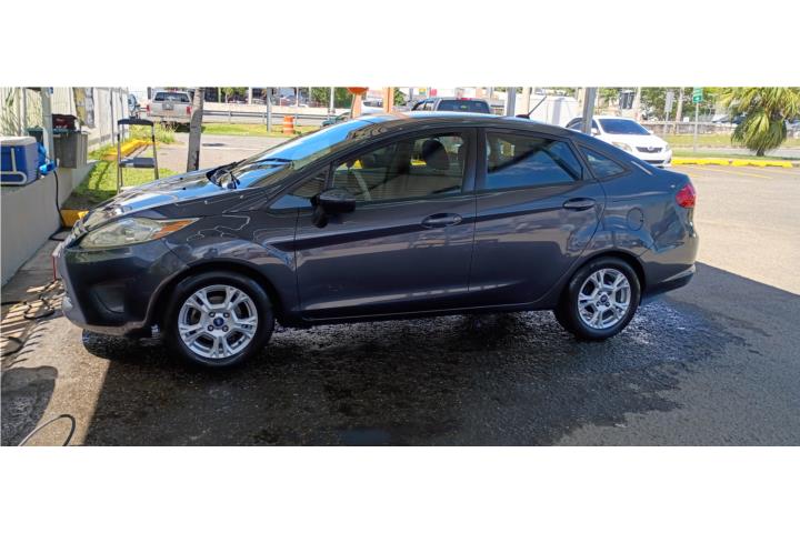 Ford Fiesta 2012 aire bien  frio
