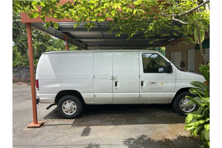 Ford van E-250, 2007
