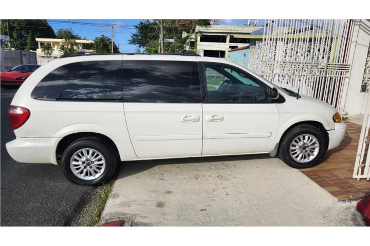 CHRYSLER TOWN & COUNTRY 2004, 3.3 DE MOTOR
