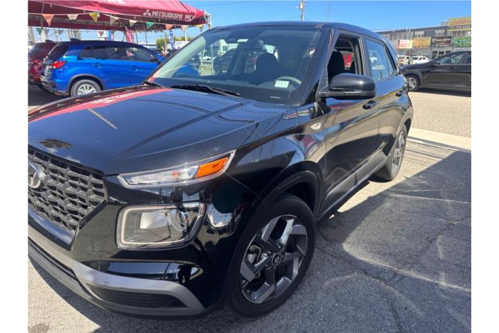 Hyundai Venue 2023 poco millaje $ 18,995
