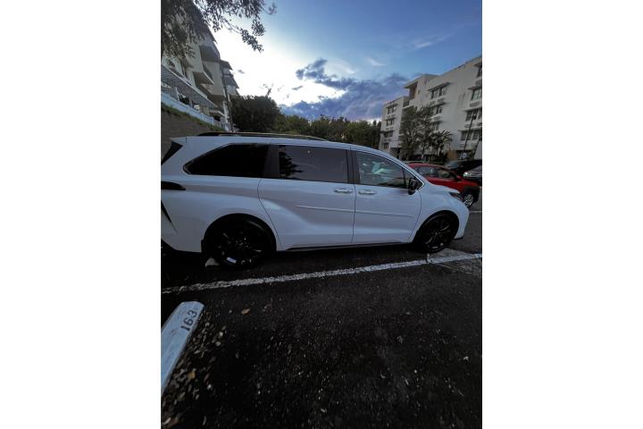 Toyota Sienna XSE Hibrida 2024