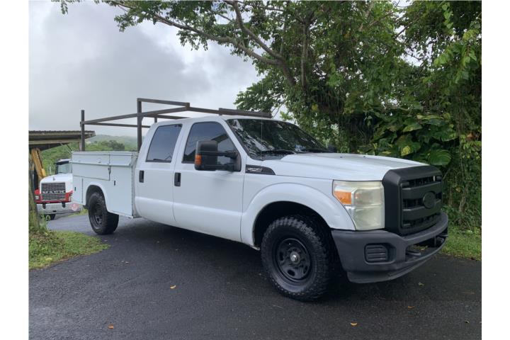 Ford F-250 servi body 2012 gasolina