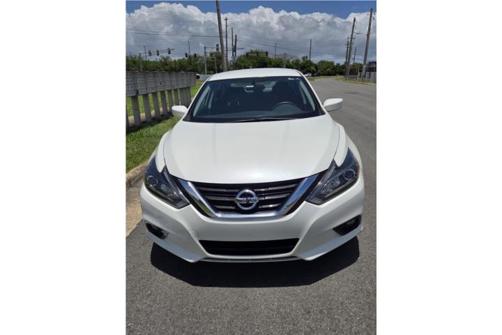 Nissan Altima 2017 Exc. Condiciones poco mill