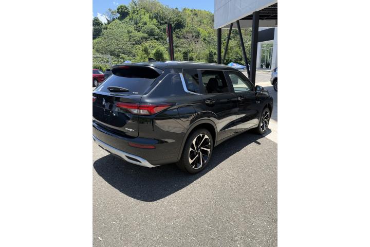 Mitsubishi Outlander ES 2023 poco millaje