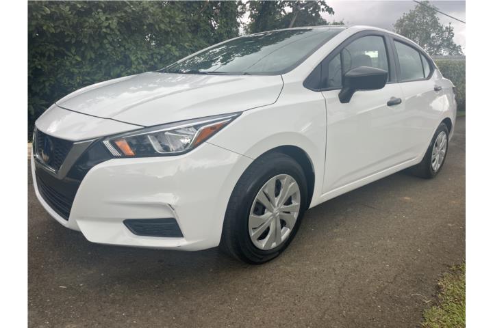 Nissan versa 2022 16900 millas