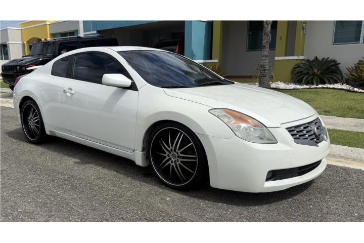 Nissan Altima Coupe 2009