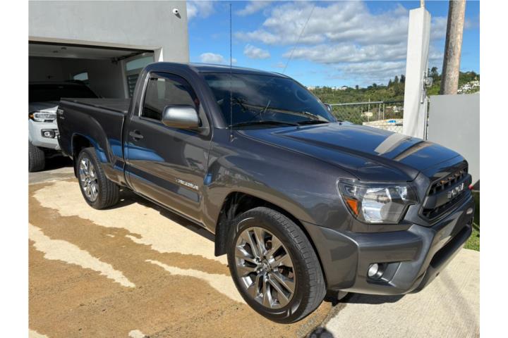 Toyota Tacoma cabina sencilla 2013 con 48,000