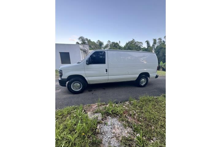 Ford Econoline E-250 2008
