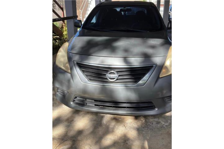 Nissan versa  2013 precio 1,800