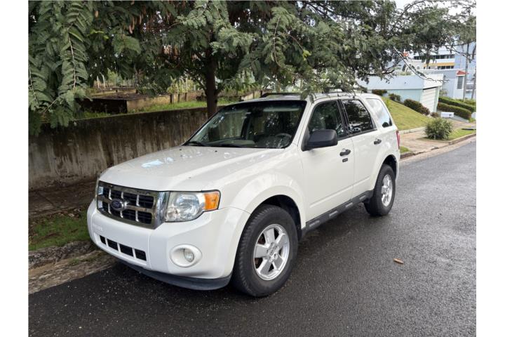 Se vende Ford Escape 2011, 7500.