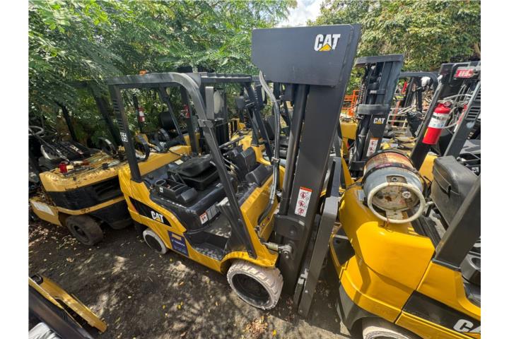 USADO montacargas CAT  5000lbs gas
