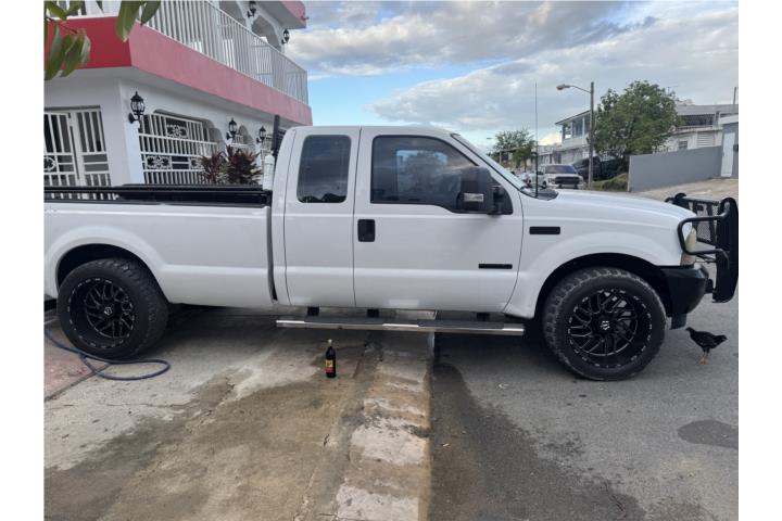 Se vende ford E350 2004 Deasel 12500
