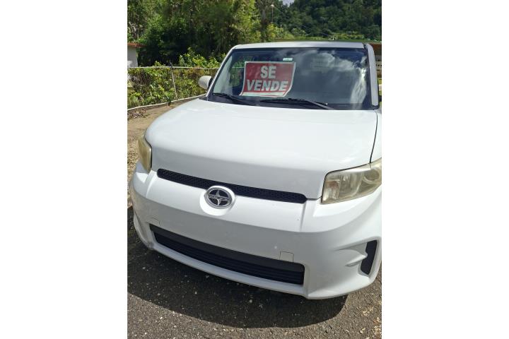 Vendo Toyota Scion 2012