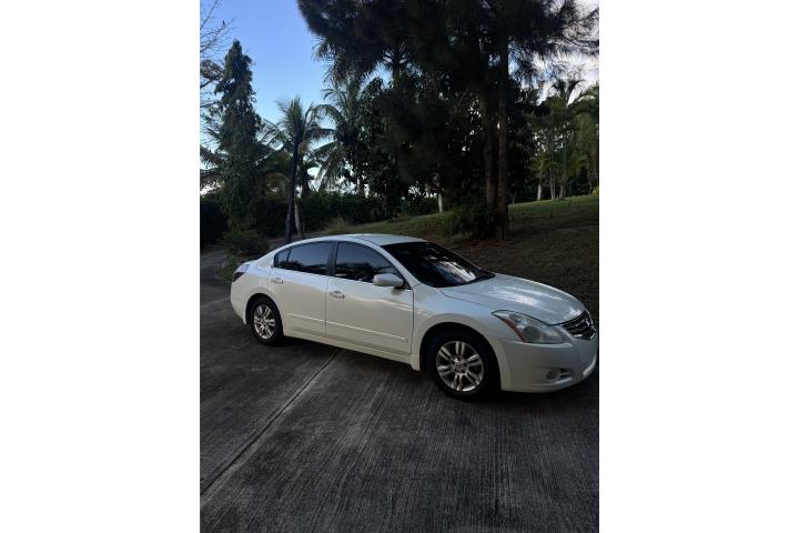 Nissan Altima 2012