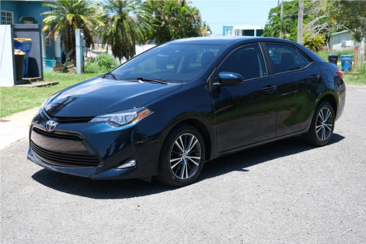 Toyota Corolla LE (Un favor)