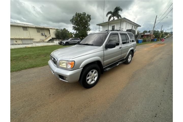 2002 Nissan pathfinder se