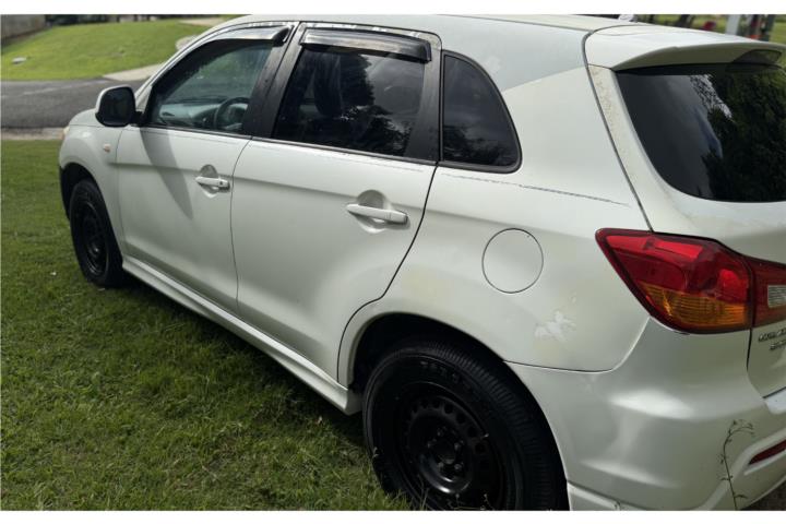 Mitsubishi Outlander sport ES 2011