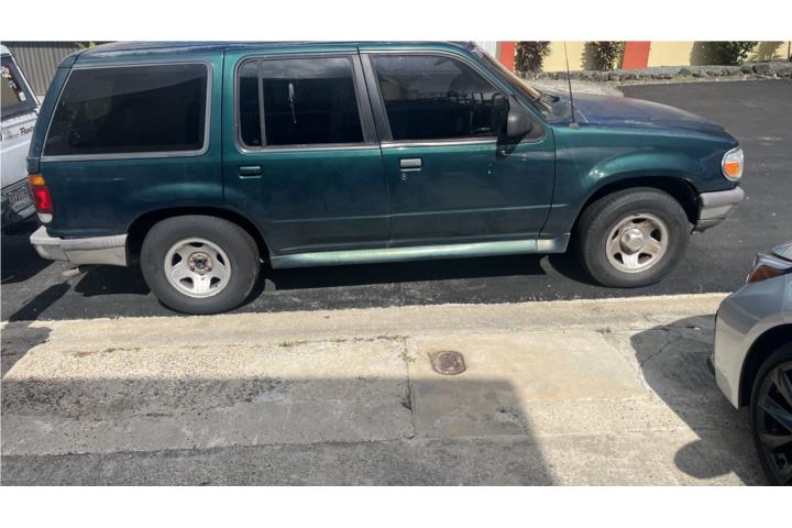 Ford Explorer 1998 en buenas condiciones.