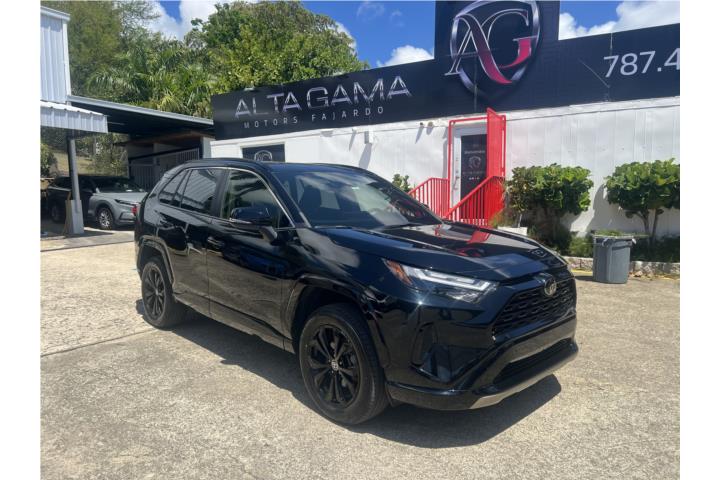 Toyota RAV4 SE Hybrid 2025