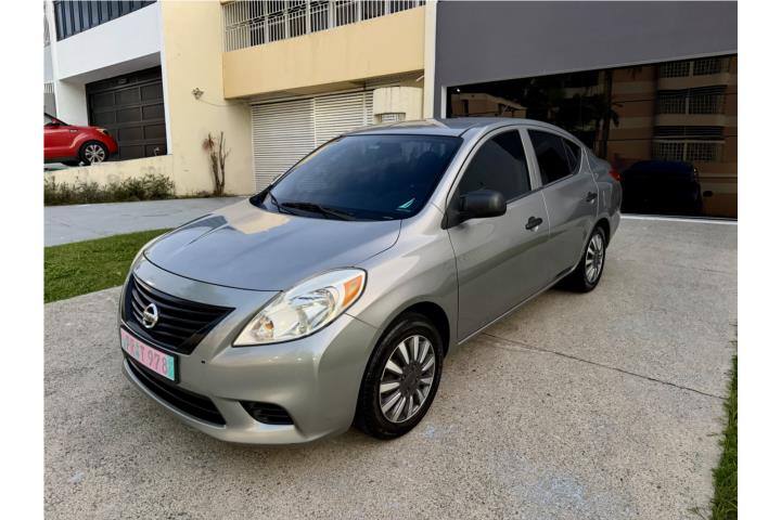 NISSAN VERSA SEDAN (Automático)