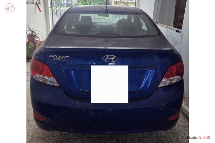 Hyundai Accent 2013. A/C 4 puertas. As is.