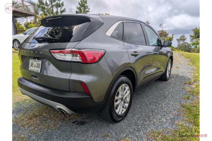 2022 Escape SE $13,900 por dueño