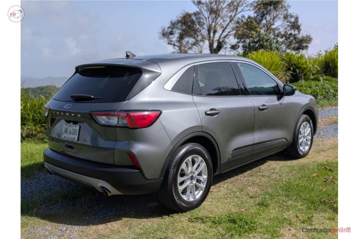 2022 Escape SE $13,900 por dueño
