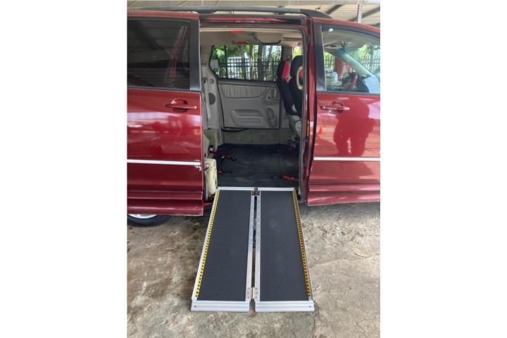 Venta de Guagua con Rampa 2004 $7,995
