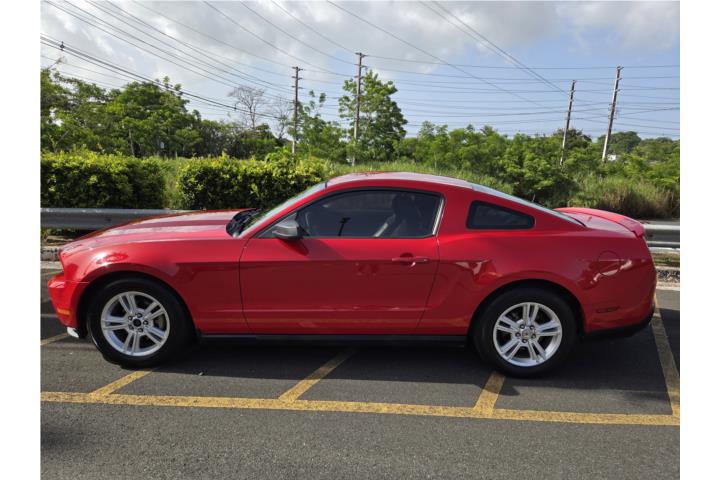 Ford Mustang 2010 V6 con poco millaje!