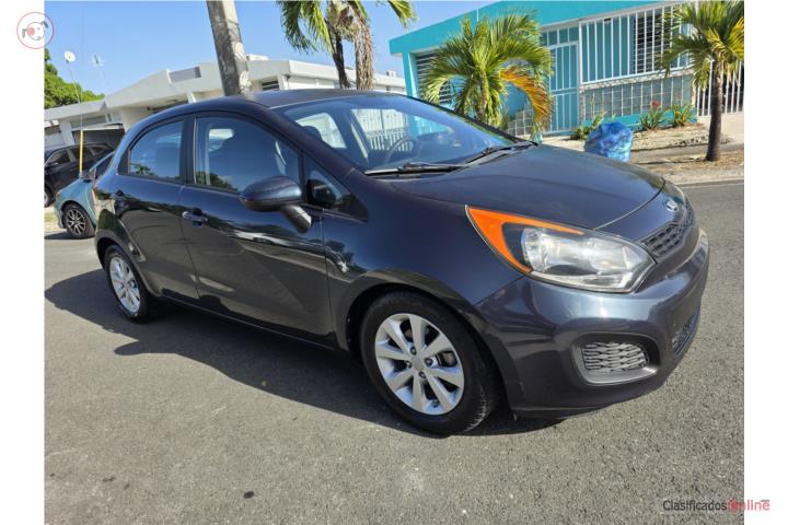 Kia Quinto Automática 2015