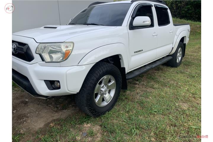 Toyota tacoma trd sport 74 mill millas