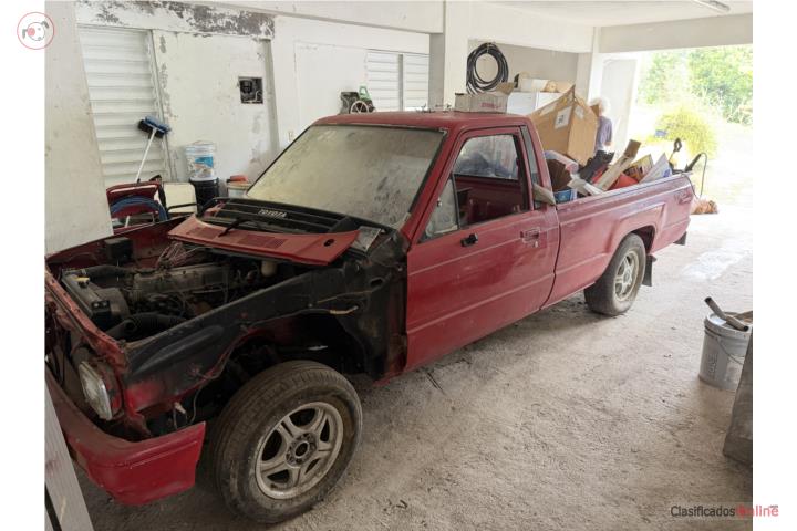 Toyota Pickup 1986 22r std $3,000 OMO